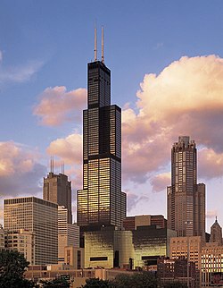 https://upload.wikimedia.org/wikipedia/commons/thumb/b/ba/Sears_Tower_ss.jpg/250px-Sears_Tower_ss.jpg